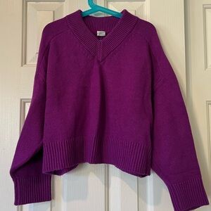 Girls boxy v-neck sweater size M (8-9) by Gap